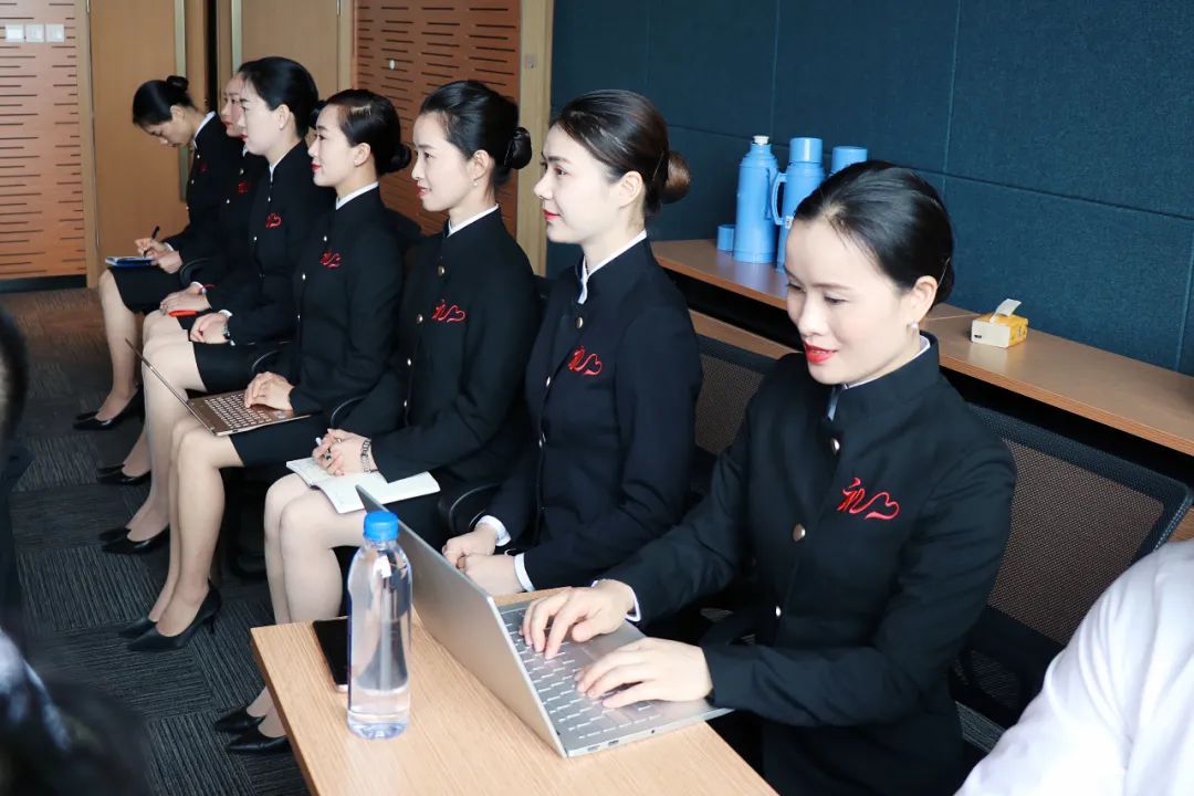 提升服務(wù)品質(zhì)，打造專業(yè)形象 谷田稻香攜手東方禮儀華平生團(tuán)隊開展服務(wù)禮儀培訓(xùn)